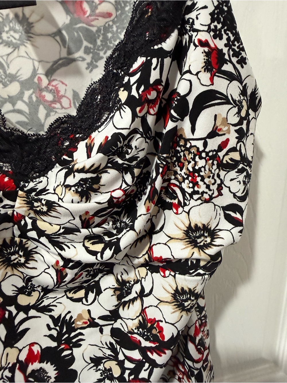 White House Black Market Black, White & Red Floral Lace-Trim Satin Cami - Picture 3 of 9